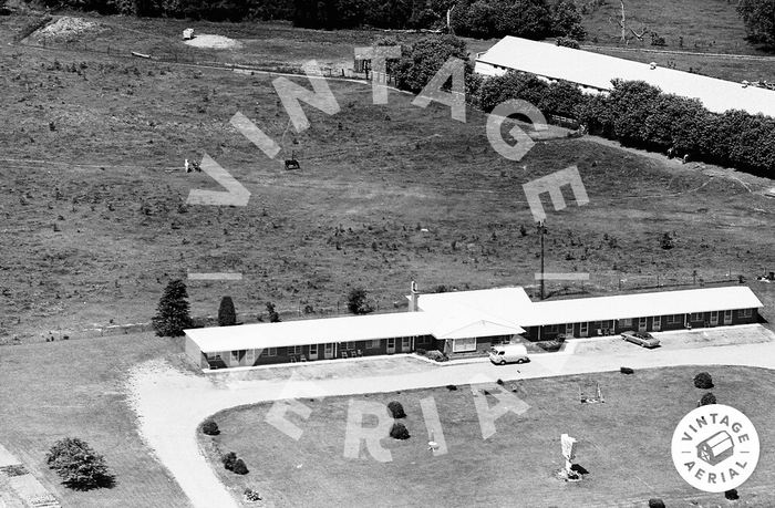 Capri Motel - 1971 Aerial (newer photo)